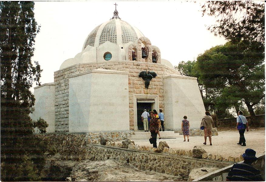 Grotta e chiesa – Campo dei pastori - Grotta and church - Field of the Shepherds